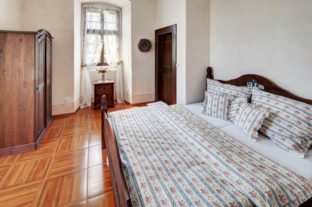 Dům zámeckých kaplanů Hotel Valec Esterno foto