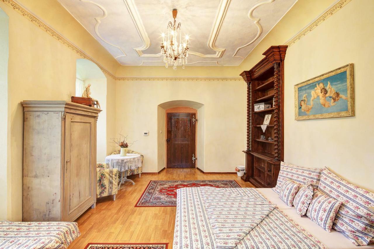 Dům zámeckých kaplanů Hotel Valec Esterno foto