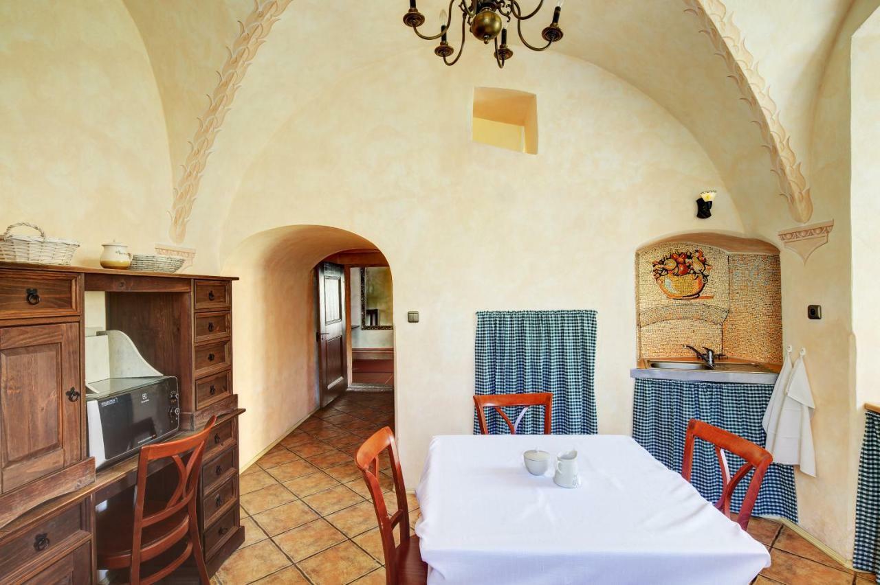 Dům zámeckých kaplanů Hotel Valec Esterno foto