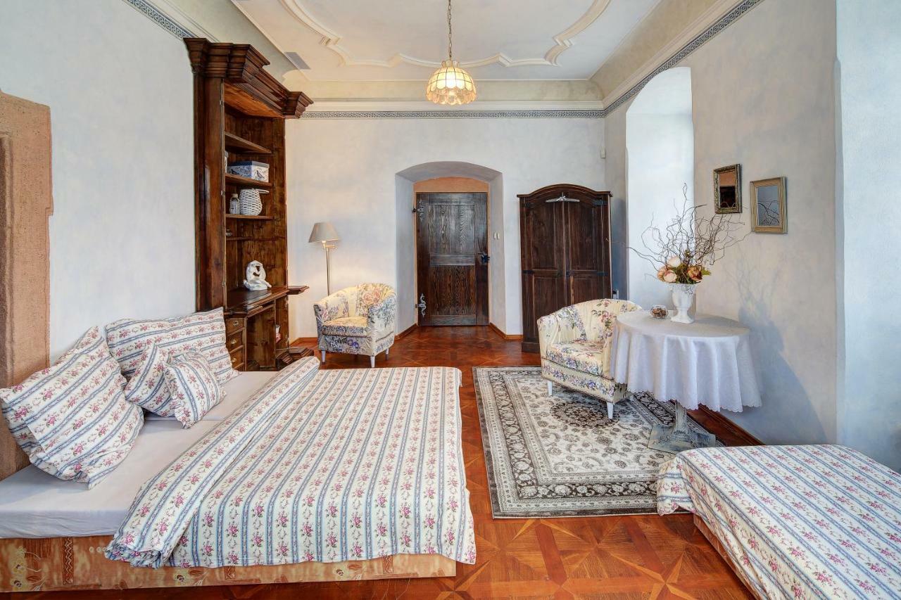 Dům zámeckých kaplanů Hotel Valec Esterno foto