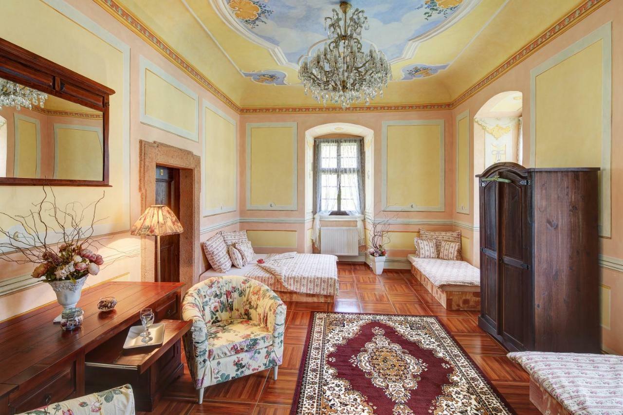 Dům zámeckých kaplanů Hotel Valec Esterno foto