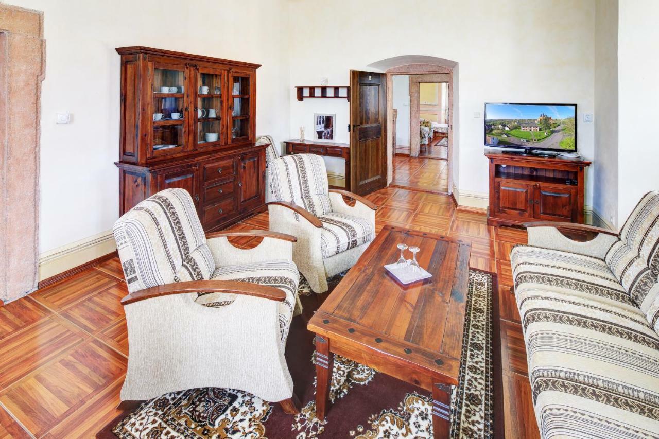 Dům zámeckých kaplanů Hotel Valec Esterno foto