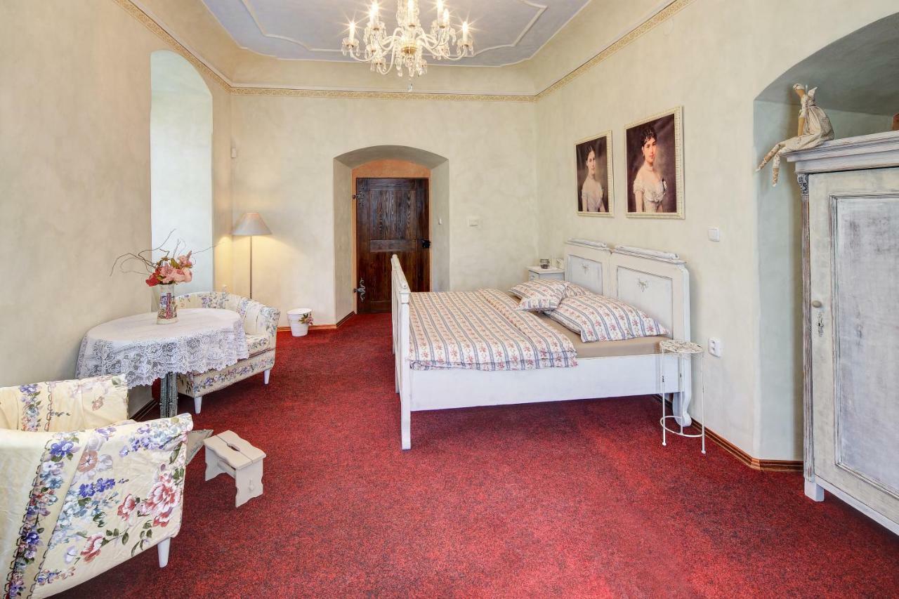 Dům zámeckých kaplanů Hotel Valec Esterno foto