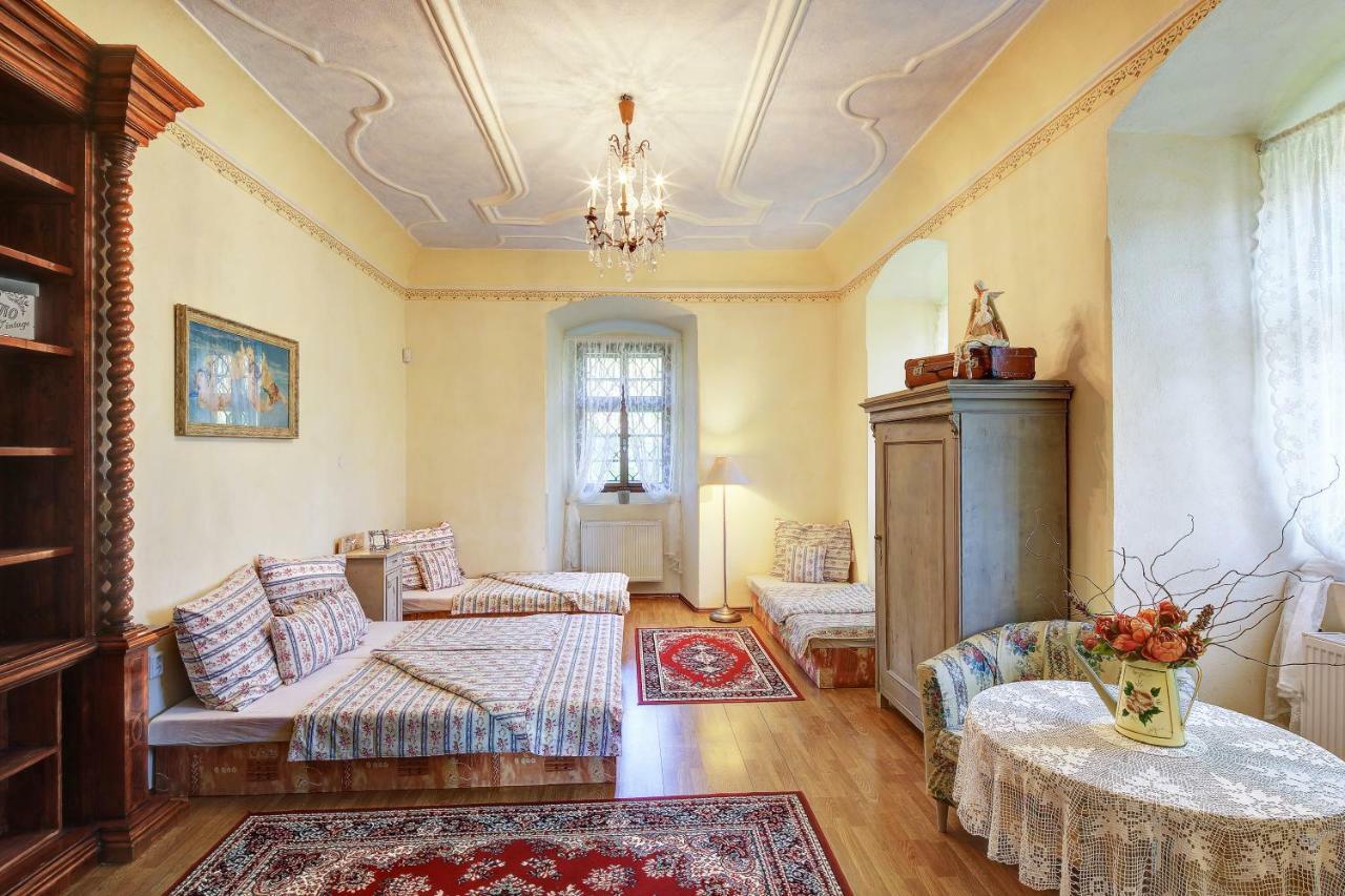 Dům zámeckých kaplanů Hotel Valec Esterno foto