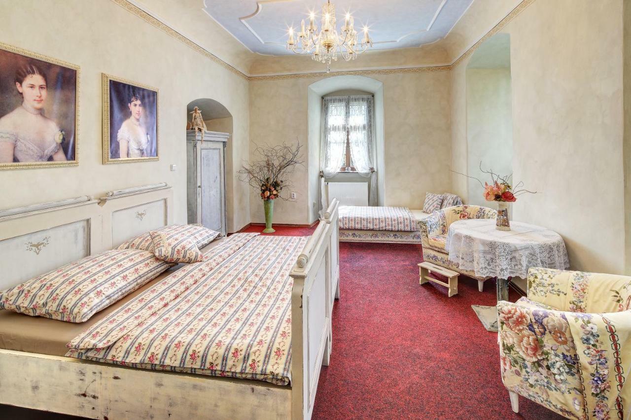 Dům zámeckých kaplanů Hotel Valec Esterno foto