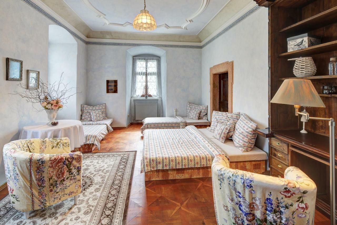 Dům zámeckých kaplanů Hotel Valec Esterno foto