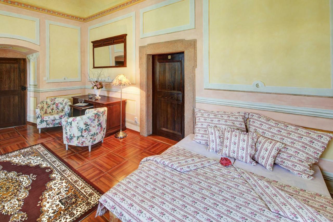 Dům zámeckých kaplanů Hotel Valec Esterno foto