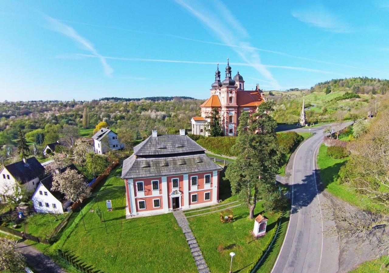 Dům zámeckých kaplanů Hotel Valec Esterno foto