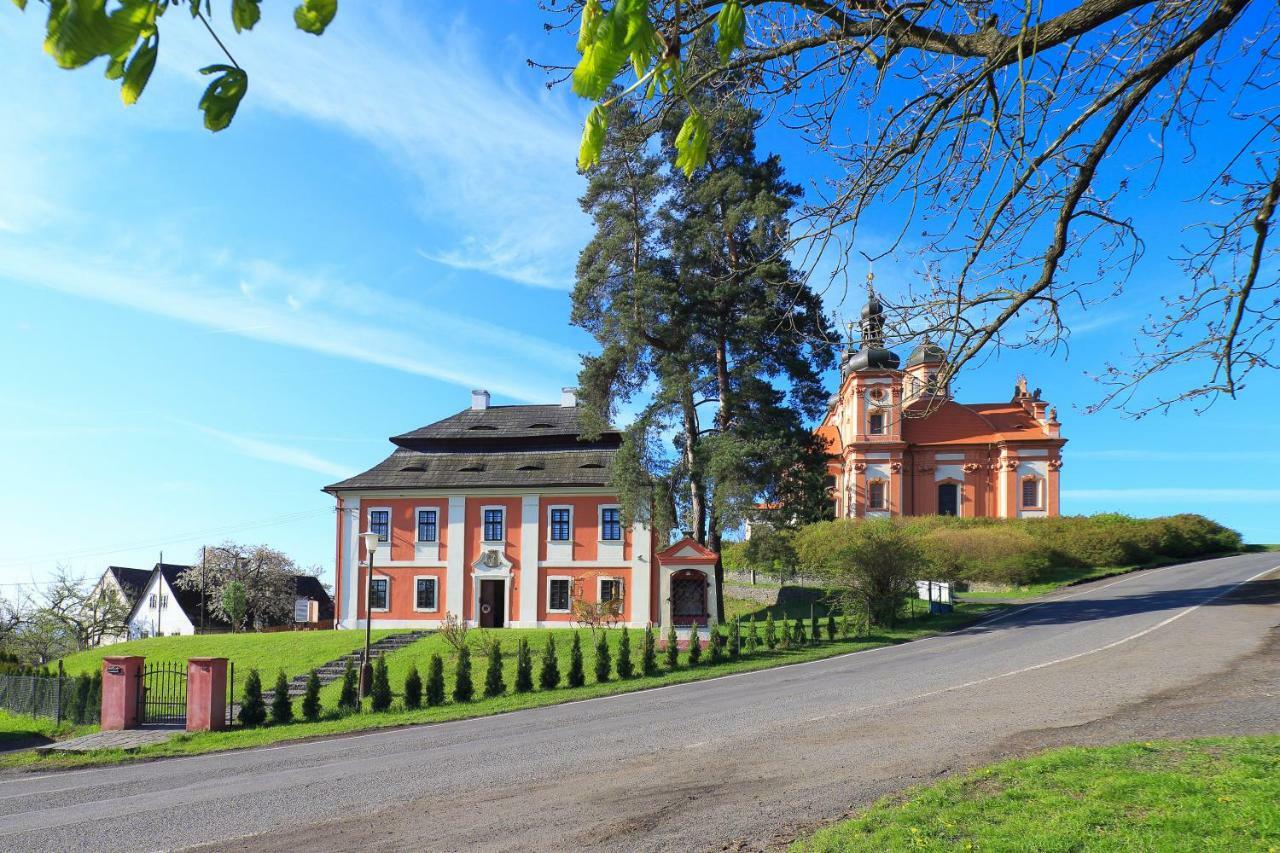 Dům zámeckých kaplanů Hotel Valec Esterno foto