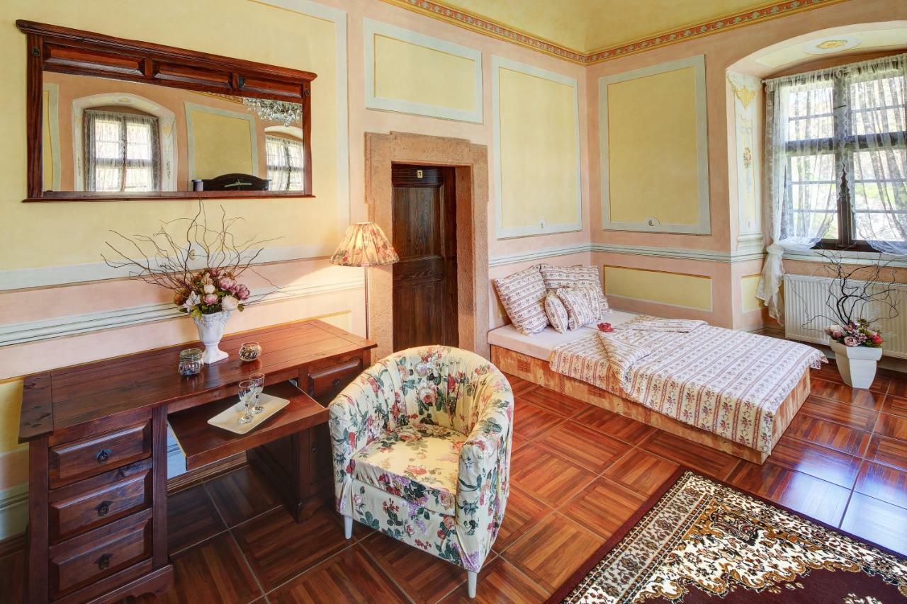 Dům zámeckých kaplanů Hotel Valec Esterno foto