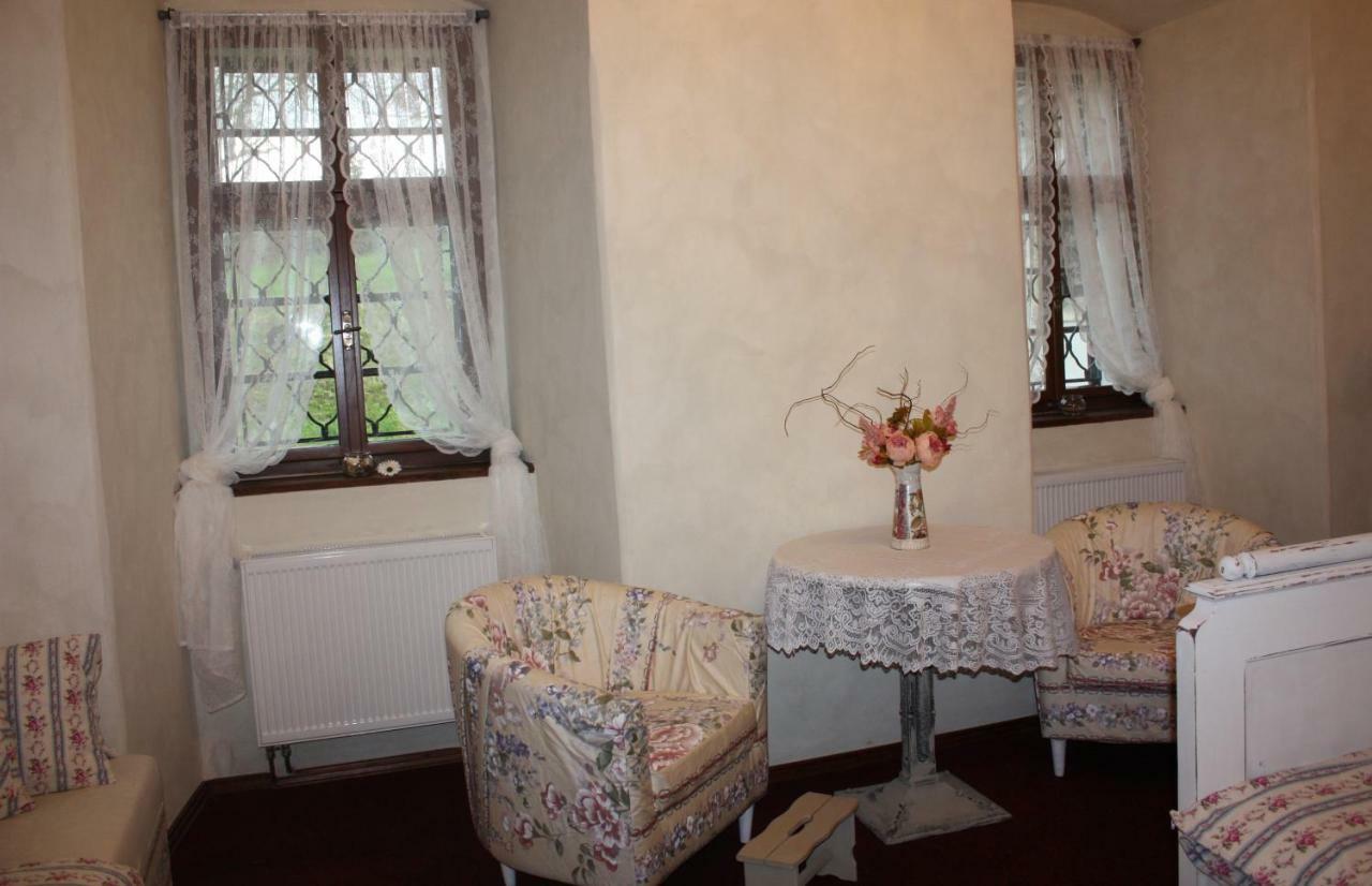 Dům zámeckých kaplanů Hotel Valec Esterno foto