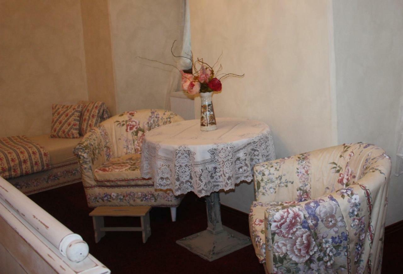 Dům zámeckých kaplanů Hotel Valec Esterno foto