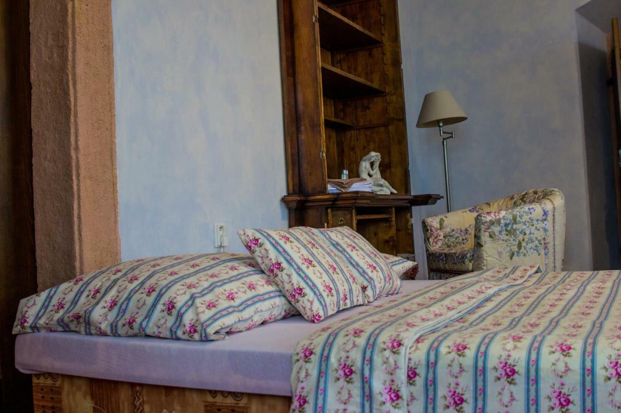 Dům zámeckých kaplanů Hotel Valec Esterno foto
