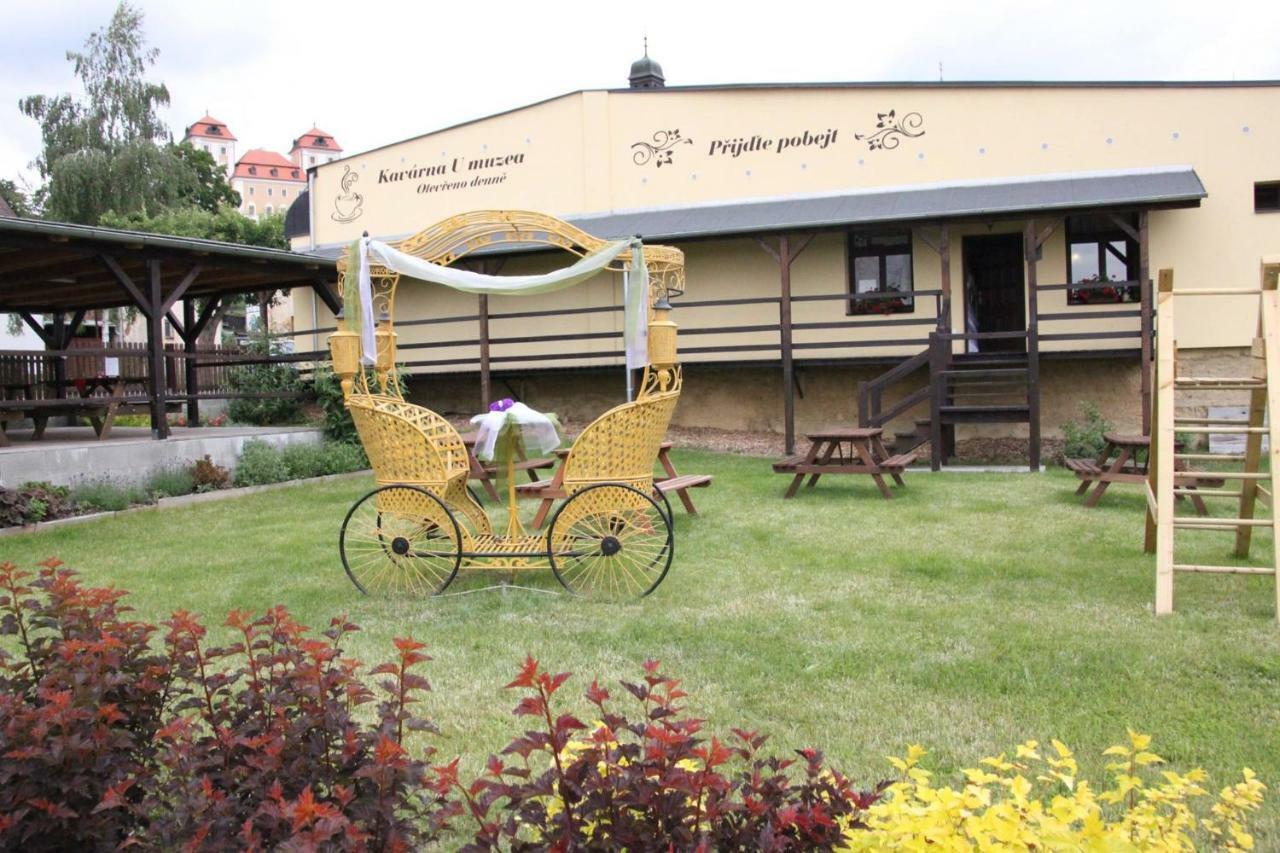 Dům zámeckých kaplanů Hotel Valec Esterno foto