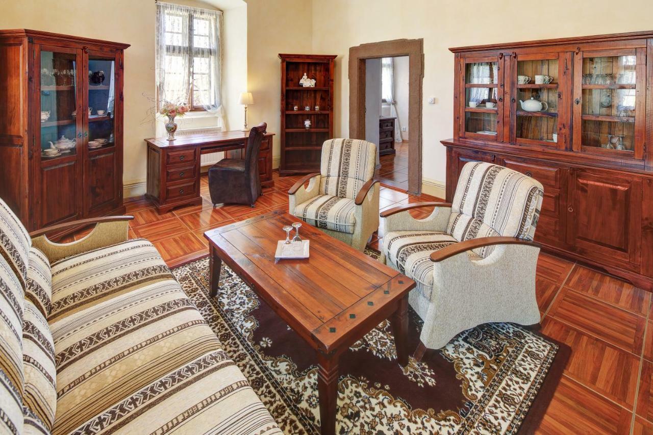 Dům zámeckých kaplanů Hotel Valec Esterno foto