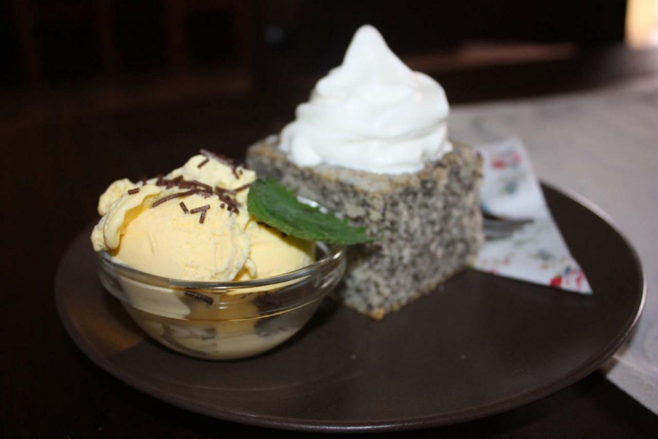 Dům zámeckých kaplanů Hotel Valec Esterno foto